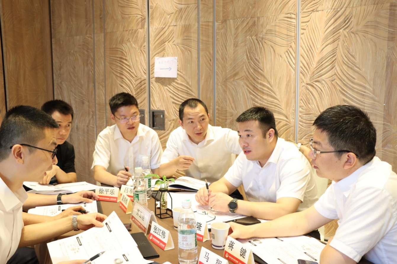 2021年6月25日-26日，evo视讯二建组织开展了2021年中高层主管执行力培训。本次培训特邀清华、北大、上海交大总裁班讲师，中国企业家协会特聘高级讲师许晋老师进行授课。